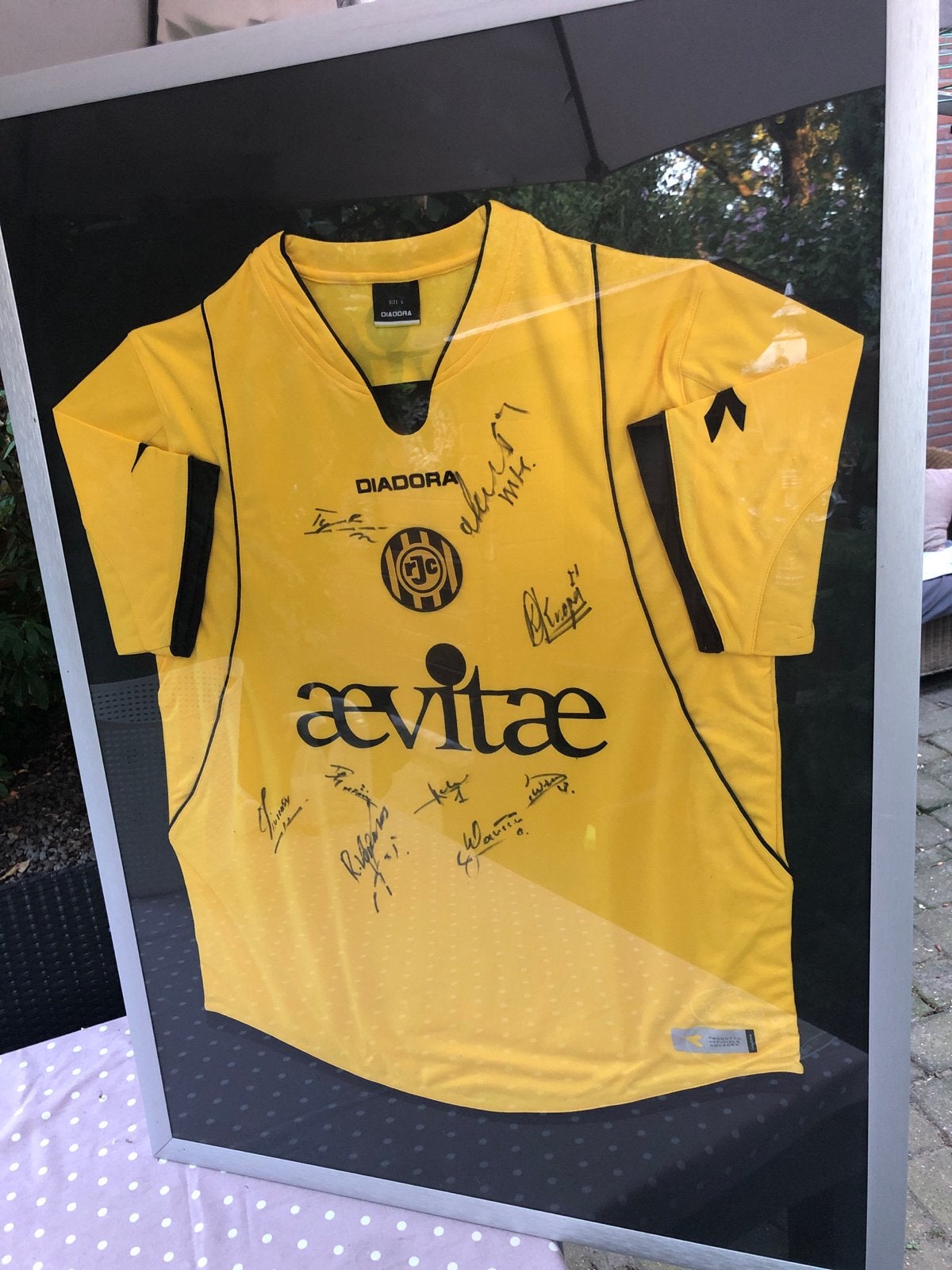 Gesigneerd Diadora Roda JC shirt in lijst, Ophalen of Verzenden, Nieuw, Roda JC, Shirt