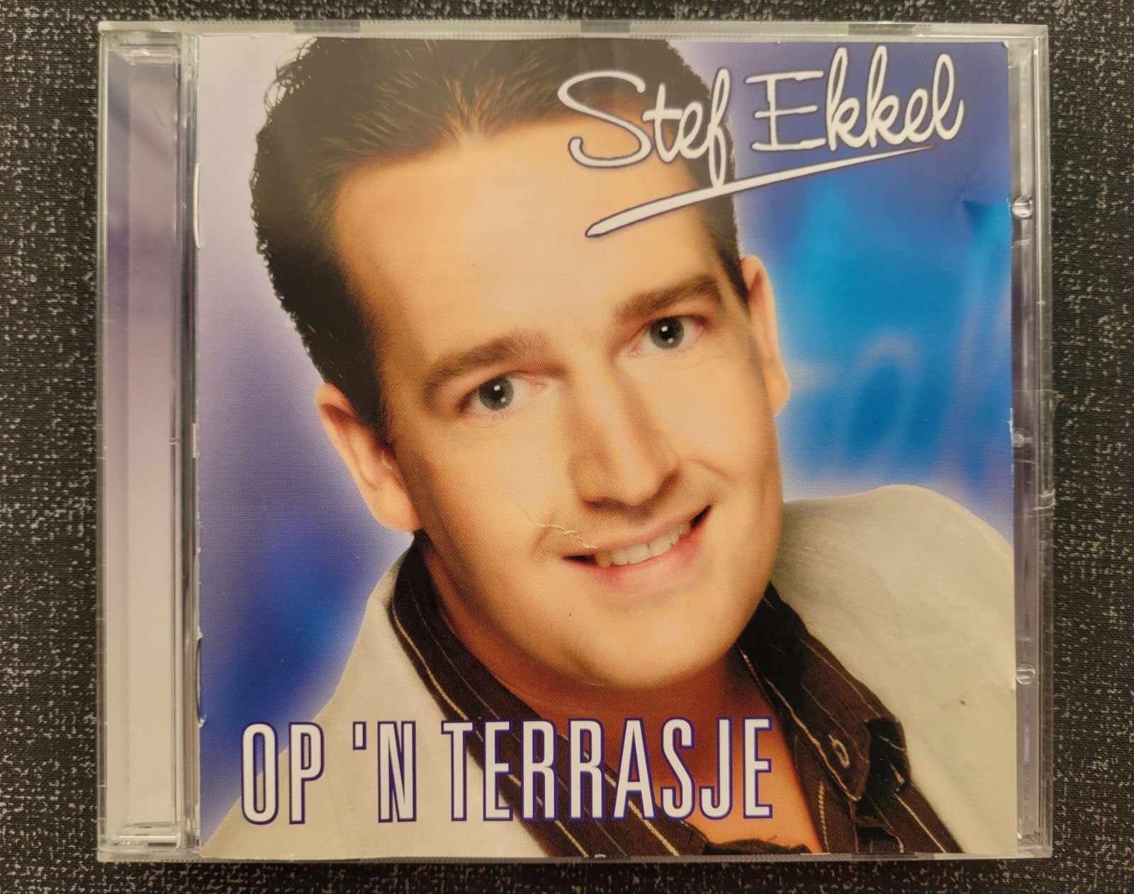 Stef Ekkel - Op een terrasje  ( LET OP = CD, Ophalen, Zo goed als nieuw, Levenslied of Smartlap