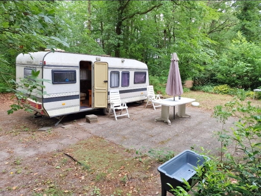 Hobby Prestige 1991 – Degelijke caravan met charme, Rondzit, Hobby, Particulier, Koelkast