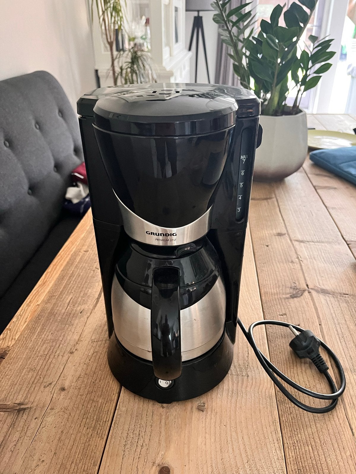 Grundig Koffiezetapparaat KM 5040 - Zwart/RVS, Witgoed en Apparatuur, Gebruikt, 10 kopjes of meer, Koffiemachine, Gemalen koffie
