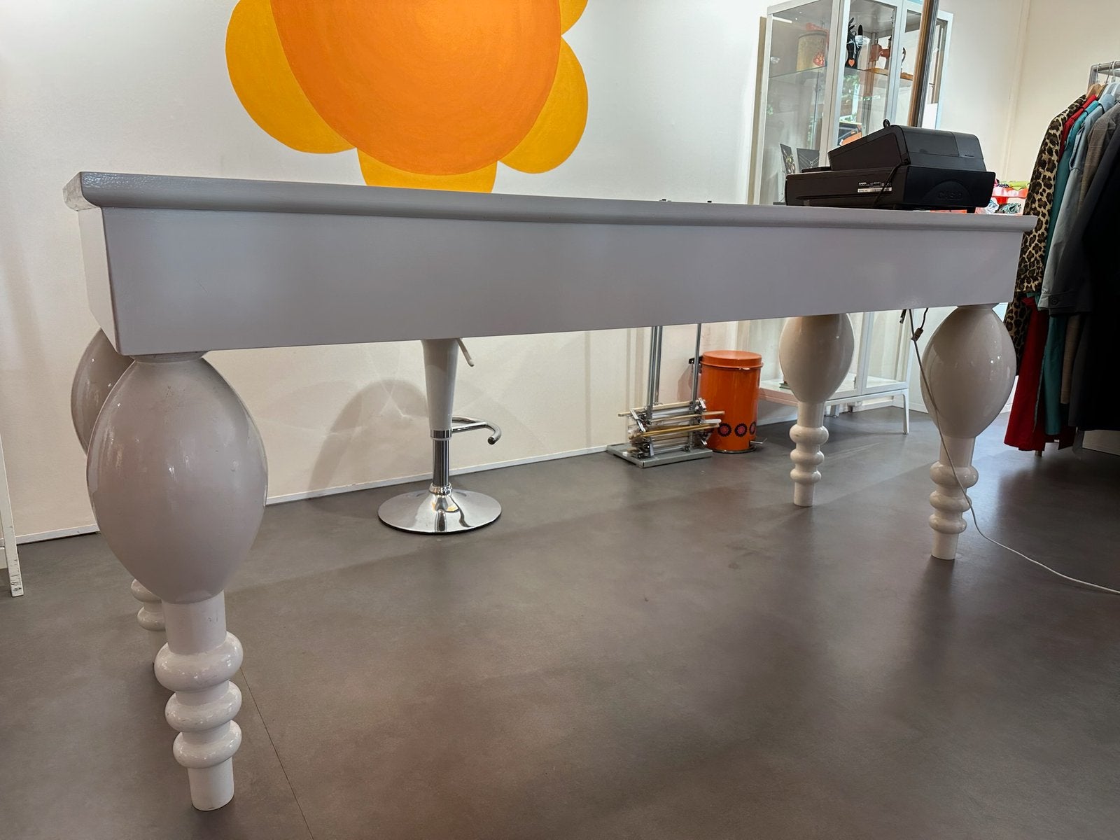 Design toonbank met bolpoten, Huis en Inrichting, Tafels | Eettafels, Ophalen, Gebruikt, 200 cm of meer, Design, retro