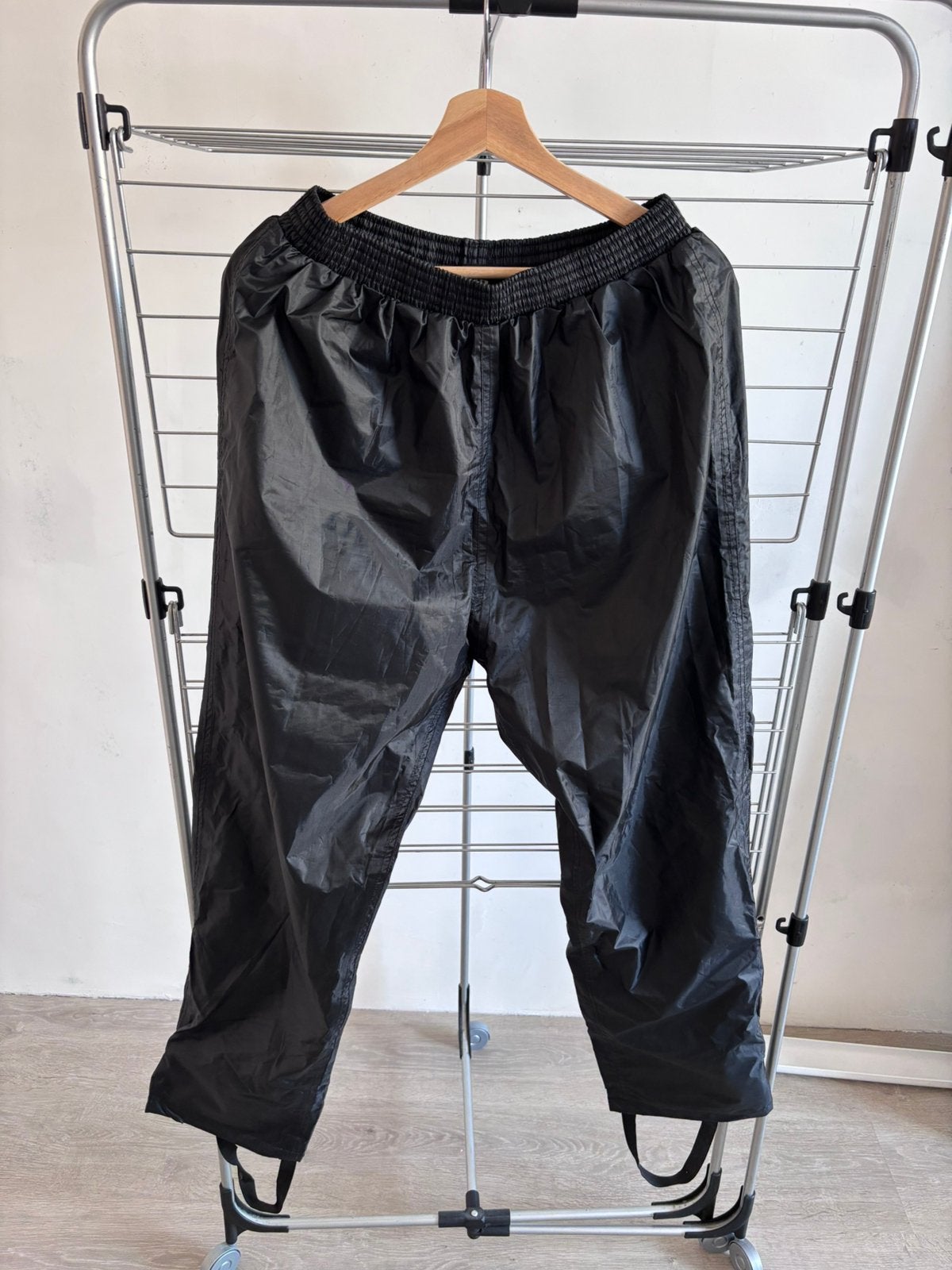 Regenbroek zwart maat M met voetlussen en klittenband, Verzenden, Zo goed als nieuw, Regenbroek, Dames
