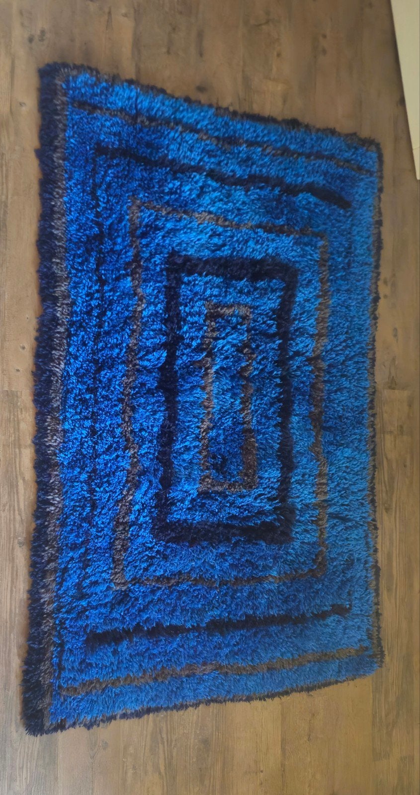 Blauw retro shaggy vloerkleed met geometrisch patroon, Shaggy, Geometrisch, Modern, 100 tot 150 cm, Ophalen of Verzenden, Zo goed als nieuw