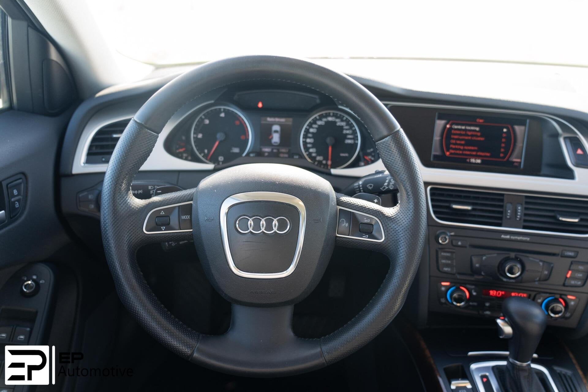 AUDI A4 ALLROAD 3.0 V6 TDI QUATTRO 239ch - BVA 7 - CUIR/ALCANTARA - JANTES 19" - ATTELAGE - SIÈGES CHAUFFANTS