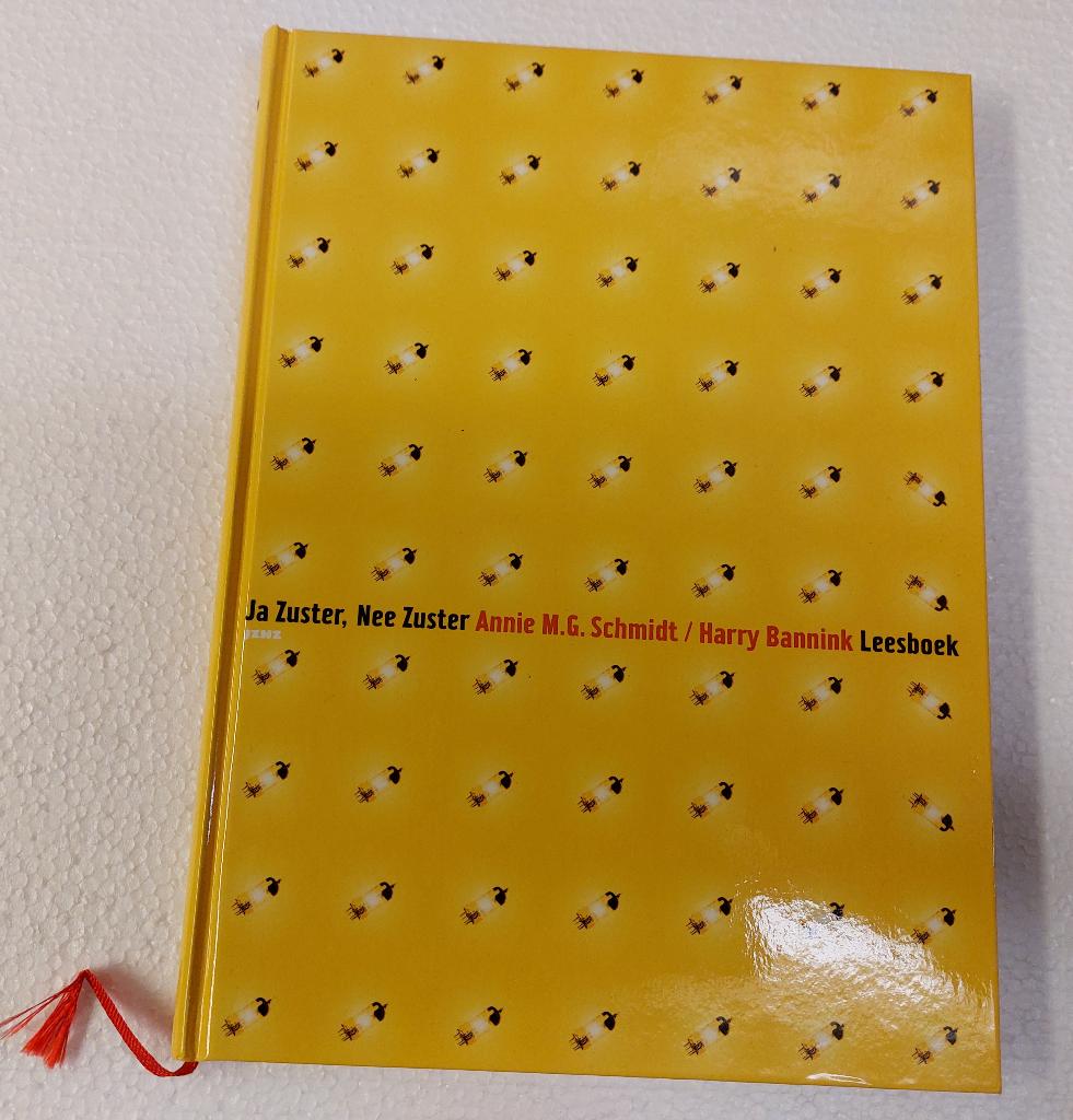 Ja Zuster Nee Zuster LEESBOEK met SONGTEKSTEN en foto's, Verzenden, Zo goed als nieuw, Tv-serie