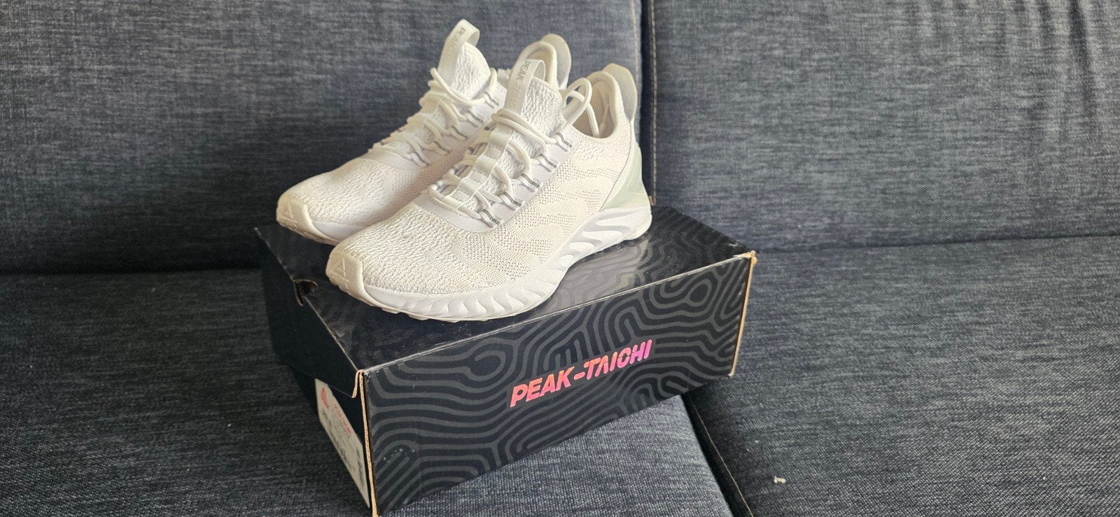 Peak Cushion Hardloopschoenen Wit - Maat 44, Overige merken, Hardloopschoenen, Nieuw, Ophalen of Verzenden
