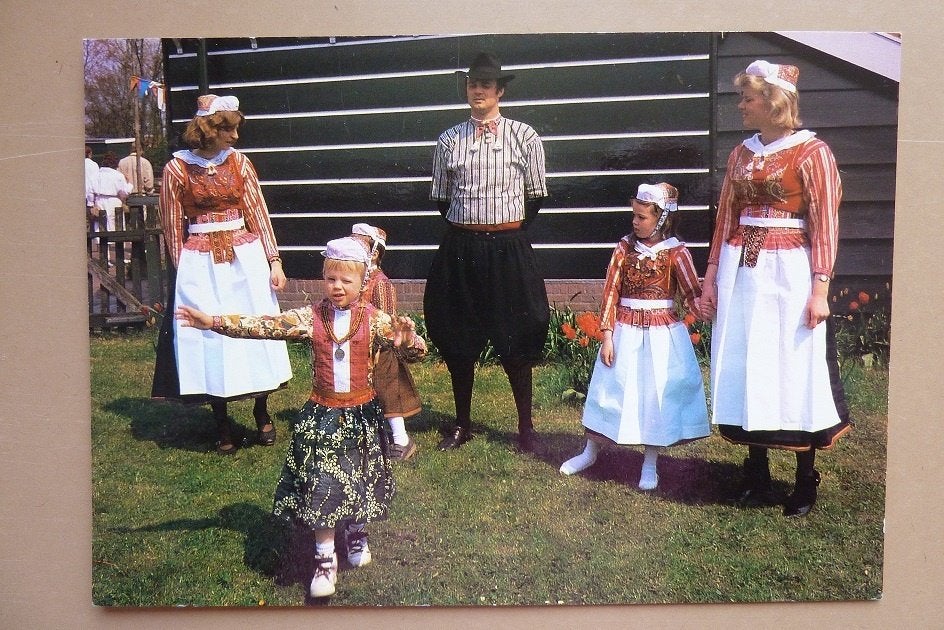 MARKEN klederdracht vrouw man kind  -!, Ophalen, 1960 tot 1980, Gelopen, Noord-Holland