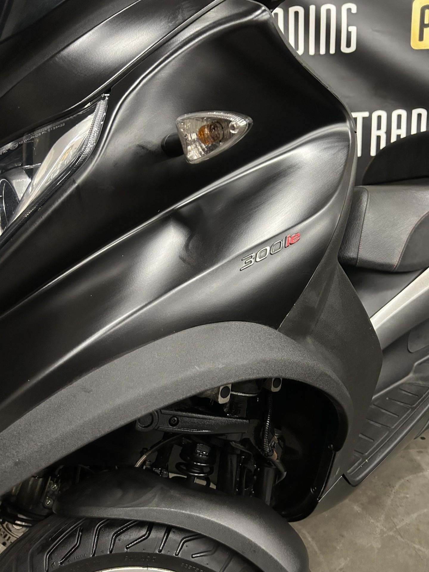 Foto 5 van Piaggio MP3 300 LT 2018 Autorijbewijs LED 3 mnd garantie