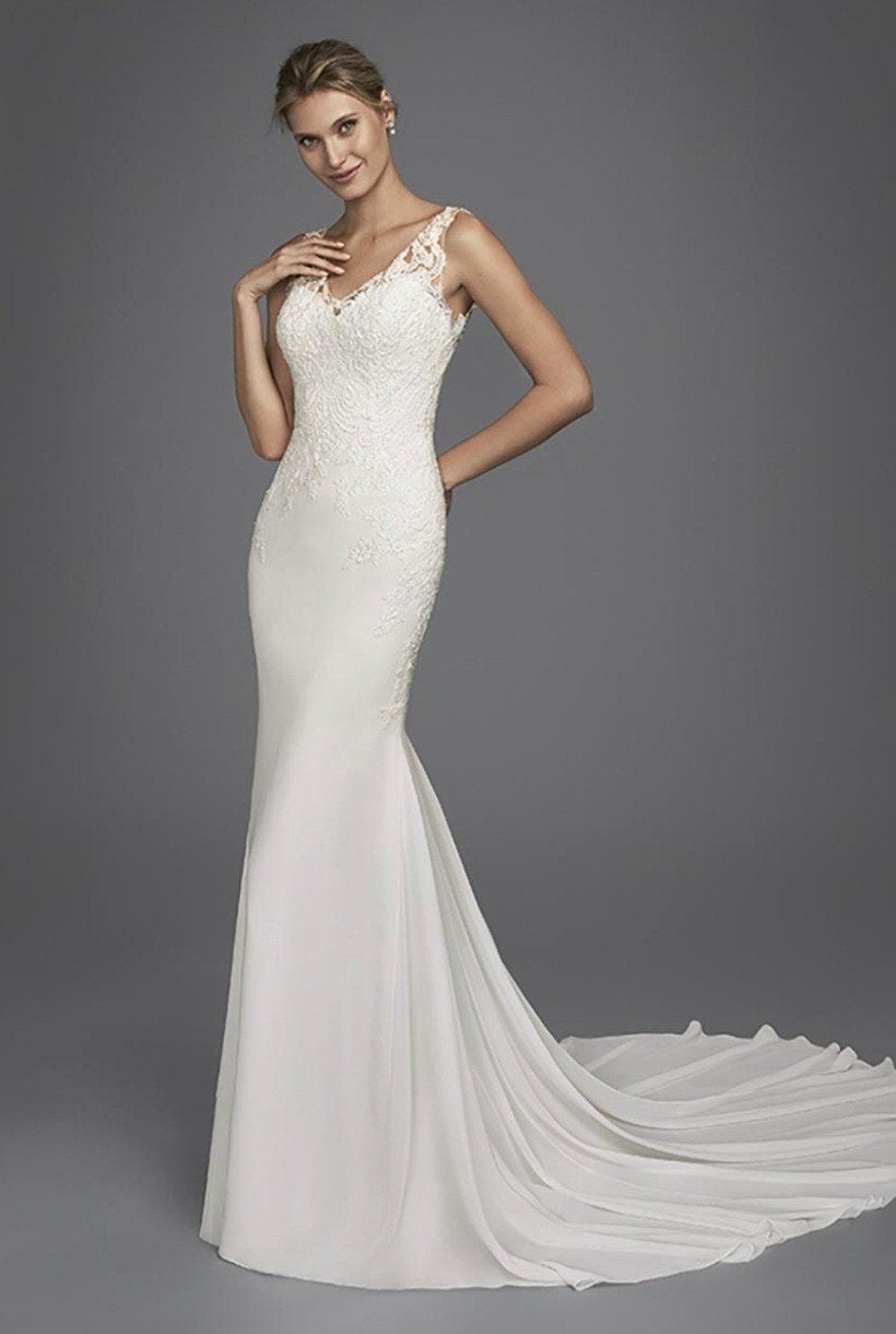 Luna Novias Pronovias trouwjurk aansluitend maat 38 40, Ophalen of Verzenden, Zo goed als nieuw, Wit, Trouwjurk
