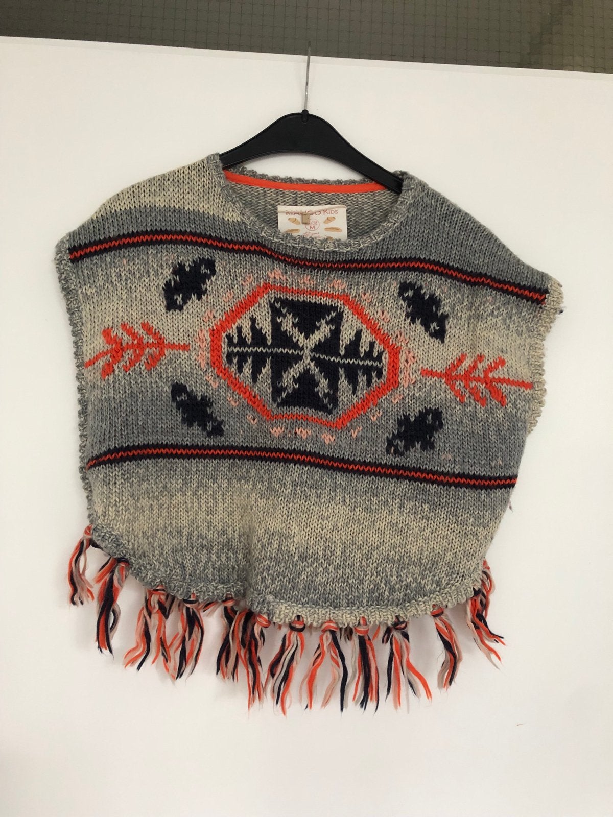 Mango Kids gebreide poncho met franjes en patroon, Ophalen of Verzenden, Zo goed als nieuw, Jongen of Meisje