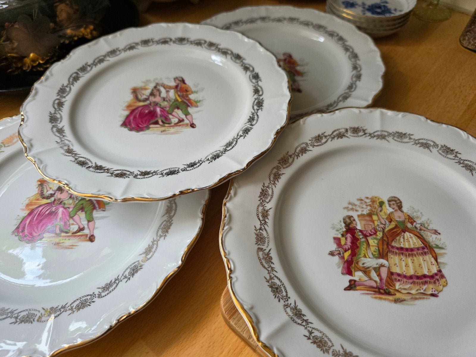 4 Frans porseleinen eet dinerborden borden, Ophalen of Verzenden