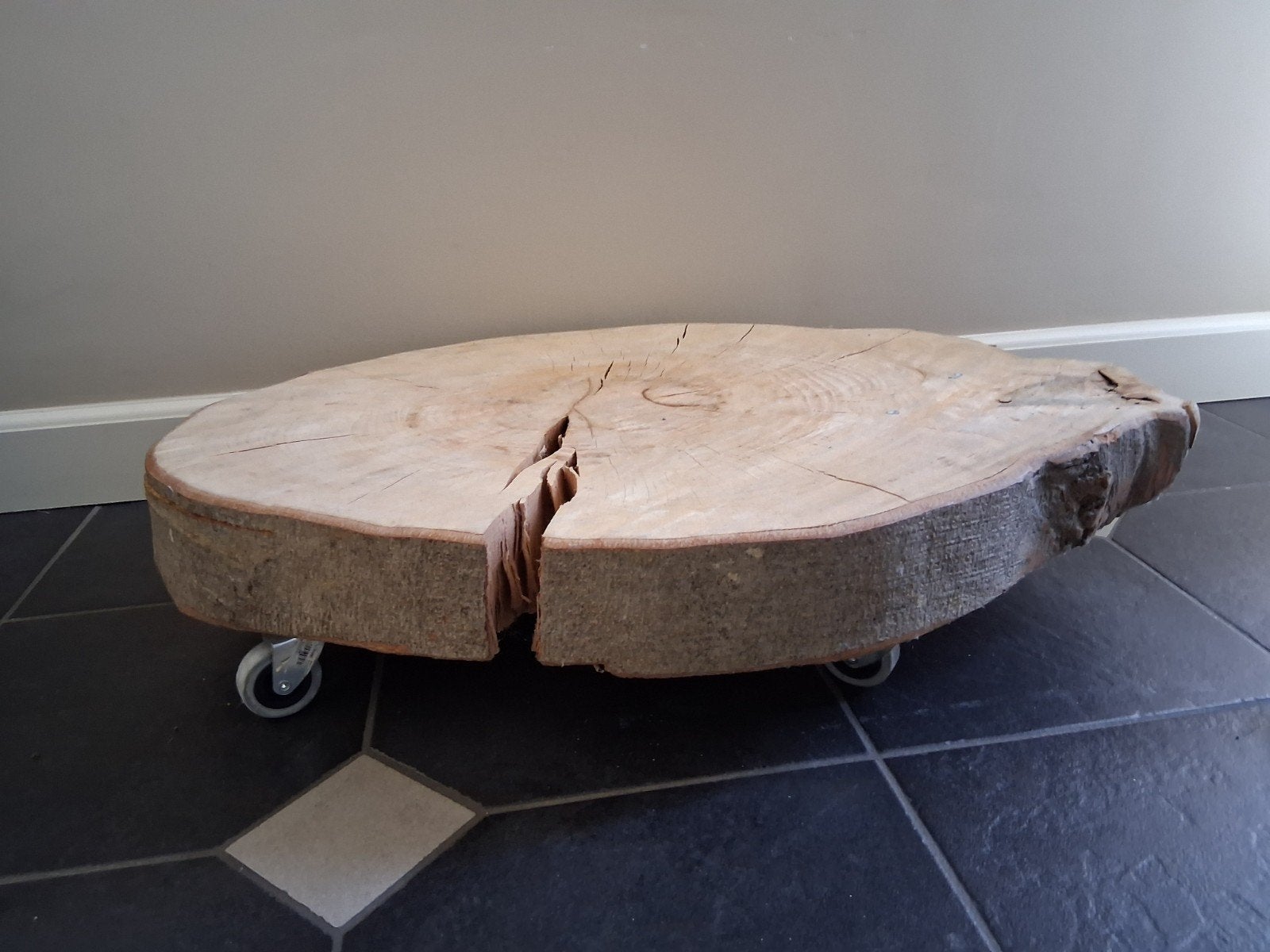 Boomstam tafel, Ophalen, Rond, 55 tot 75 cm, Zo goed als nieuw