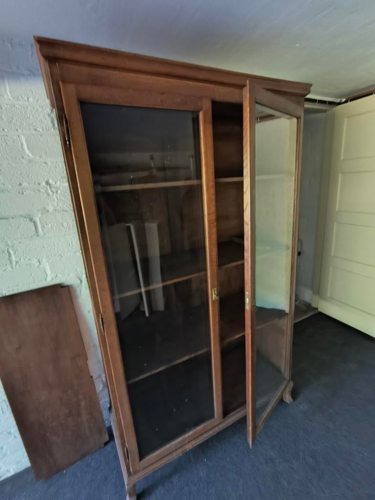 Antieke houten vitrinekast met glazen deuren, Antiek en Kunst, Ophalen