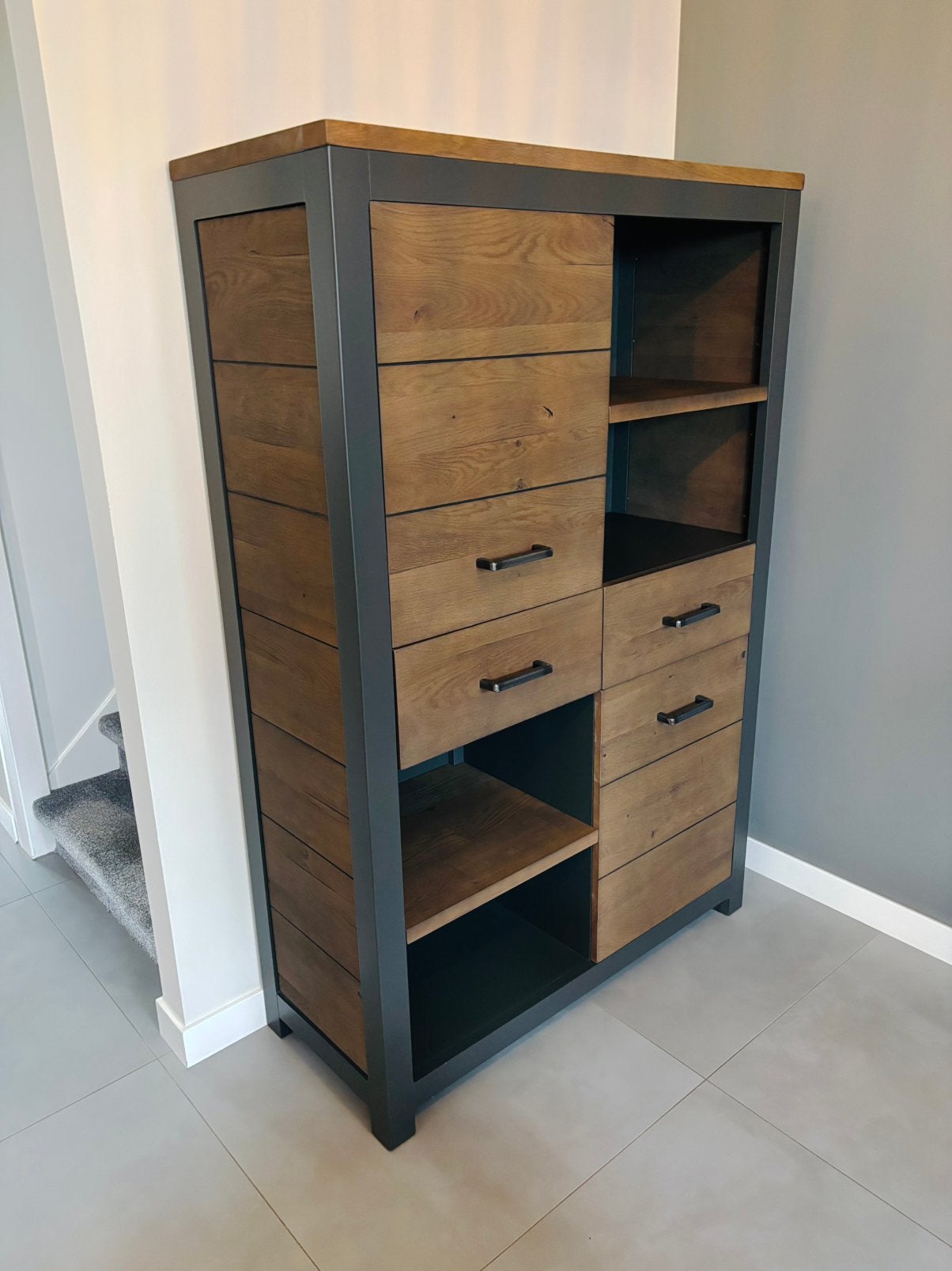 Salonkast / hoge kast, massief eiken, donker bruin., Ophalen, Gebruikt, Eikenhout, Met lade(s)