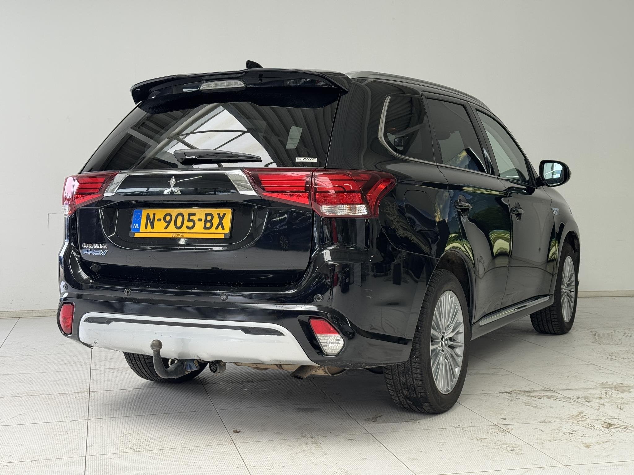 Mitsubishi Outlander 2.4 PHEV Intense | Trekhaak | Camera |, Automaat, 4 cilinders, Automatische klimaatregeling, Plug-in hybride