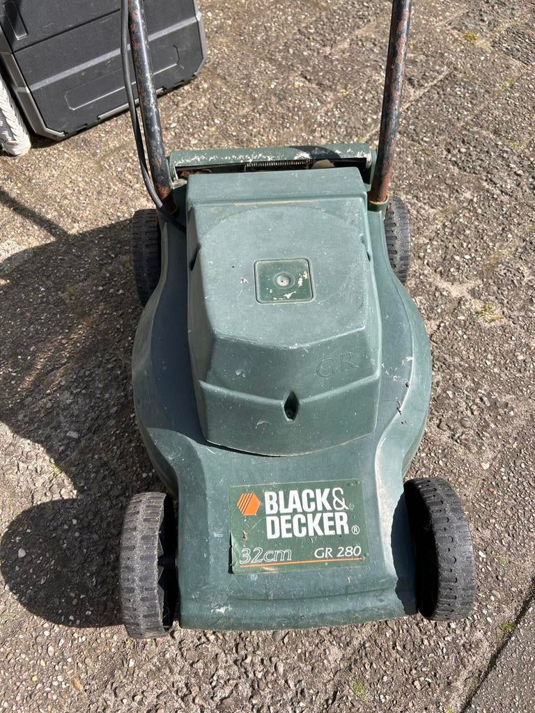 Black & Decker GR 280  grasmaaier 32cm, Tuin en Terras, Grasmaaiers, Gebruikt, Elektrische grasmaaier, 30 t/m 39 cm, Cirkelmaaier