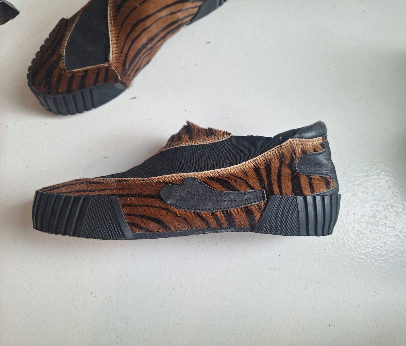 Jan Jansen instappers zebra pony tiger maat 40-42 vintage, Jan jansen, Bruin, Instappers, Ophalen of Verzenden