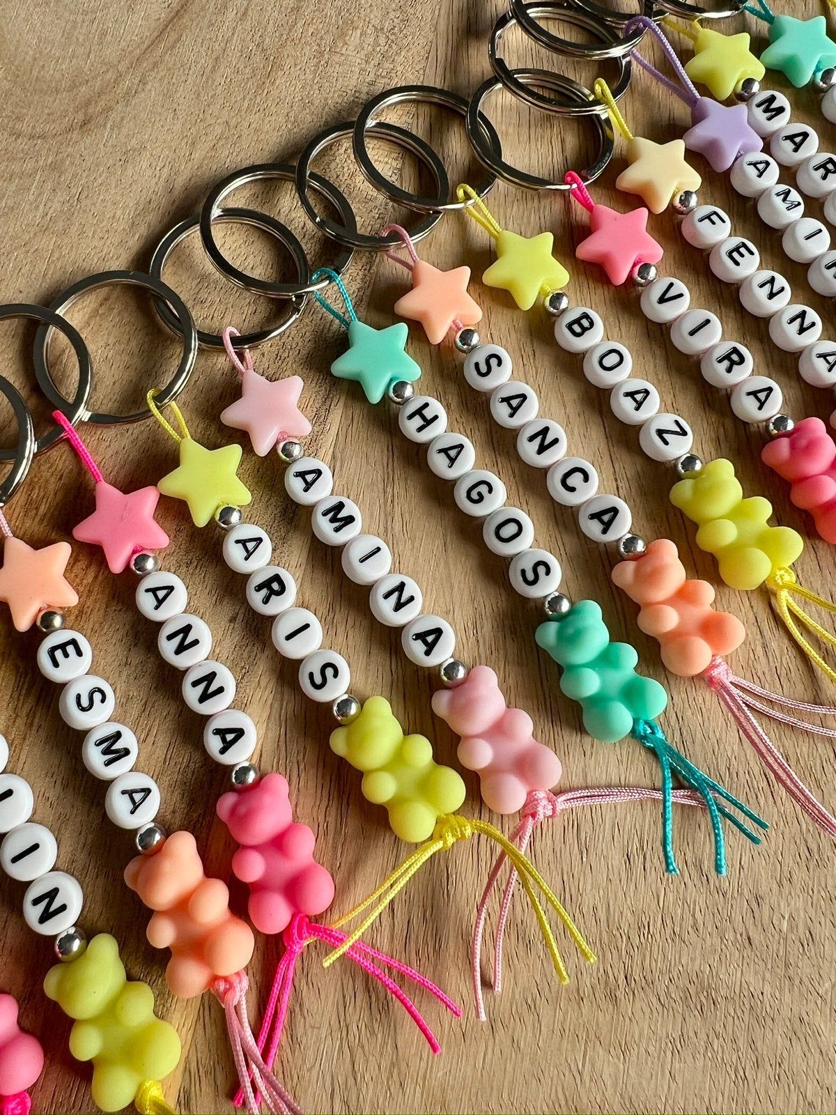 Sleutelhanger met naam en beertje LEUK TRAKTEREN, Ophalen of Verzenden, Nieuw