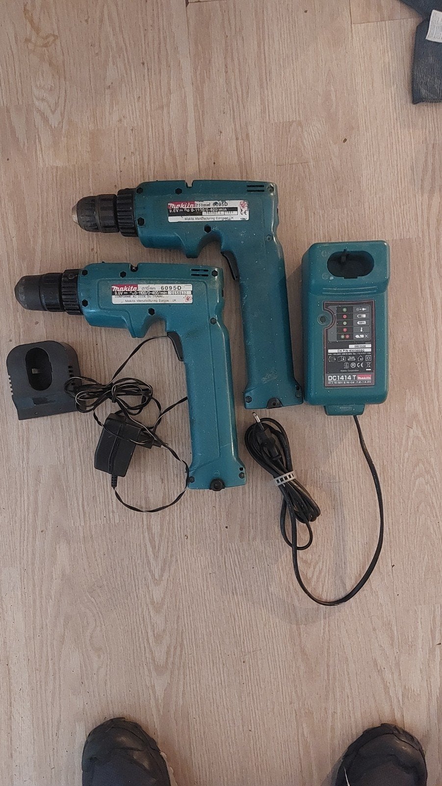 Makita 6095D Boormachines met Oplader, Gebruikt, Variabele snelheid, Minder dan 400 watt, Ophalen