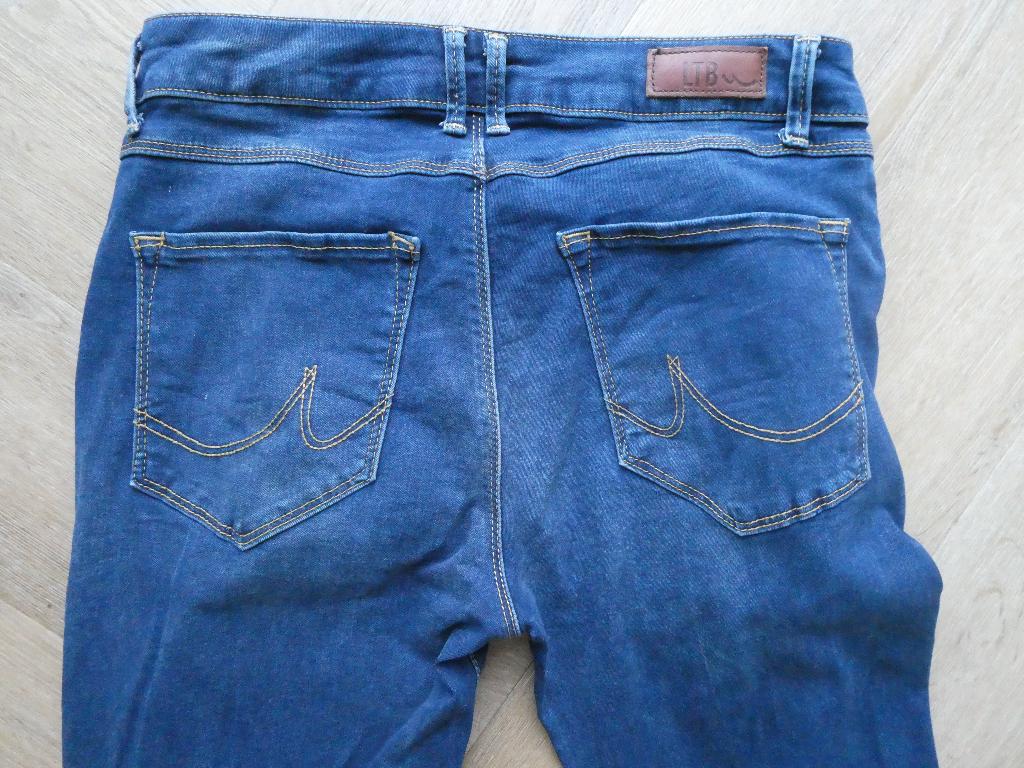 Mooie LTB Daisy, High Waist, Slim spijkerbroek maat 29-32, Blauw, Ophalen of Verzenden, Zo goed als nieuw, LTB