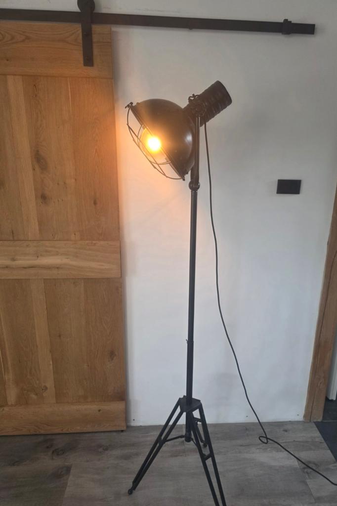 Zwarte vloerlamp, Ophalen, Zo goed als nieuw, 150 tot 200 cm
