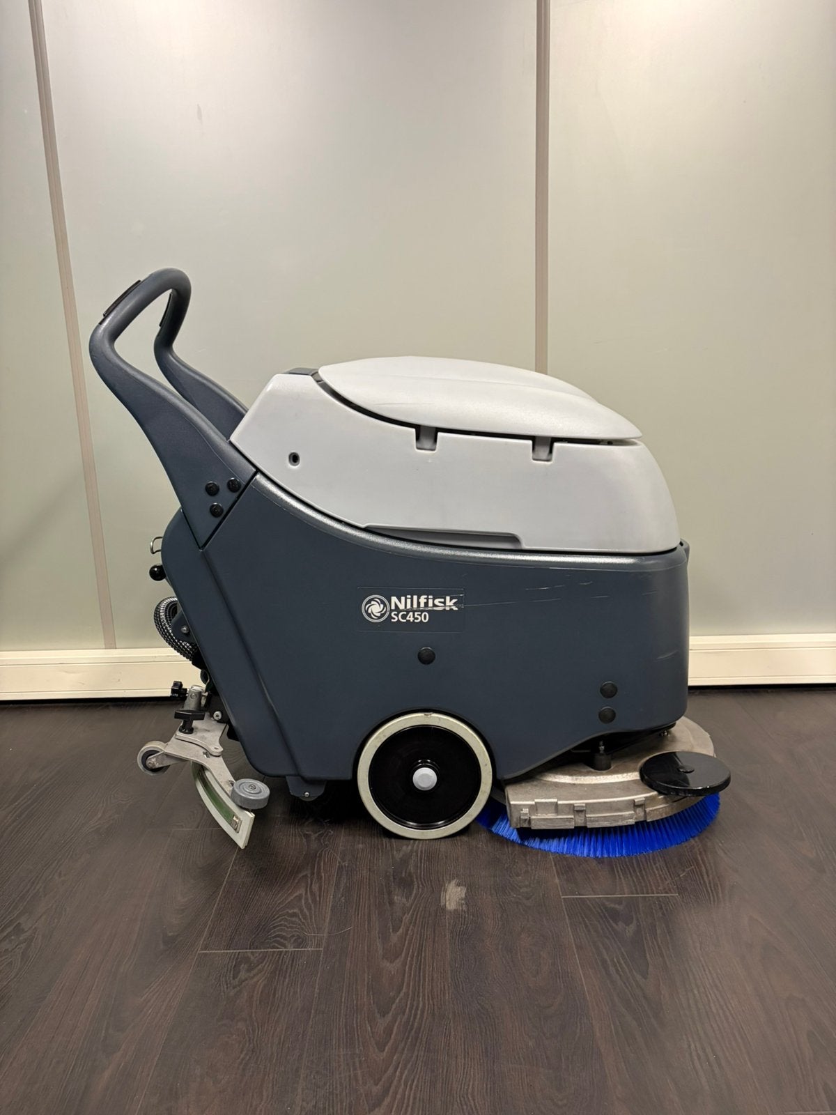 Schrobmachine | Nilfisk SC450 | Nieuw accupakket, Ophalen of Verzenden, Gebruikt, Schrobmachine