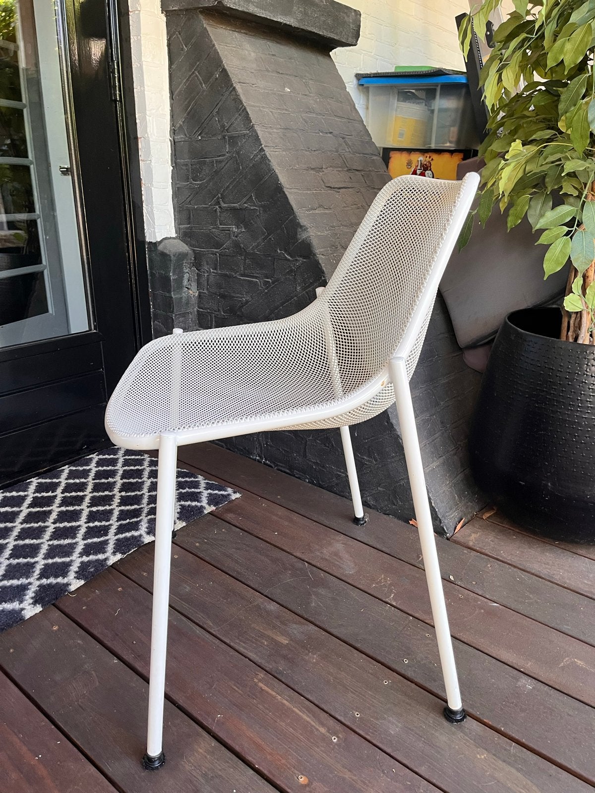 Witte “gaas” metalen stoel - Modern design, Ophalen, Gebruikt, Wit, Metaal