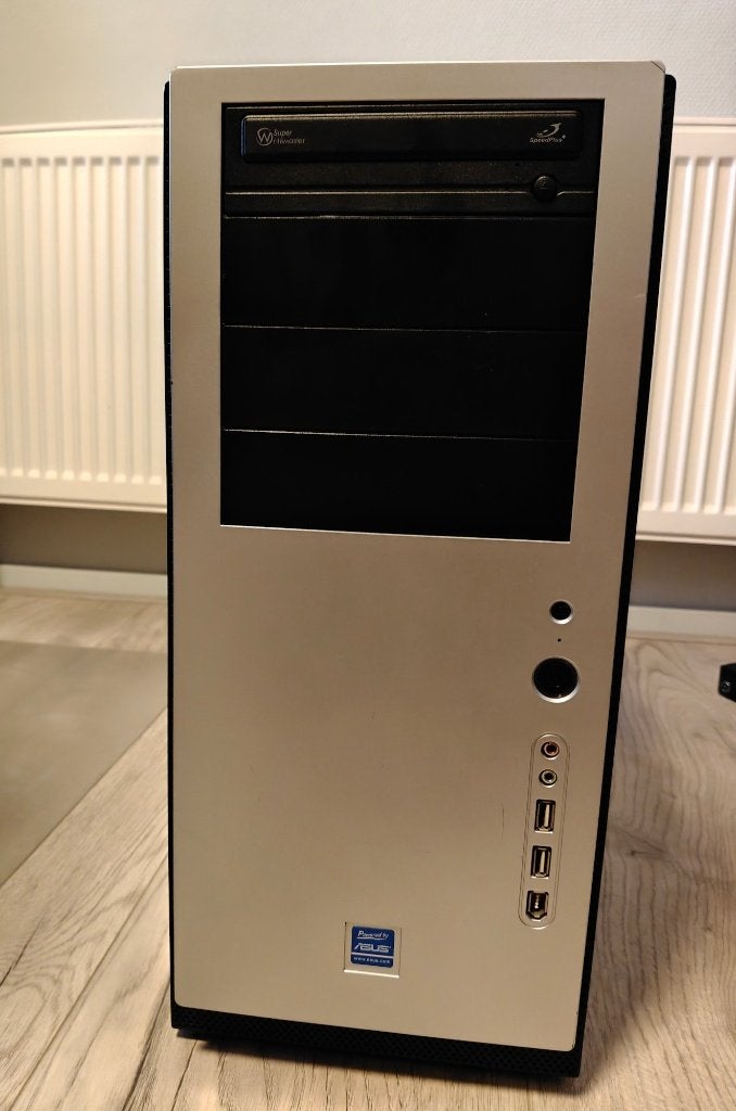 Tower PC / Server 32GB 3x SSD, 2 tot 3 Ghz, 32 GB, Zelf gebouwde pc, Ophalen of Verzenden
