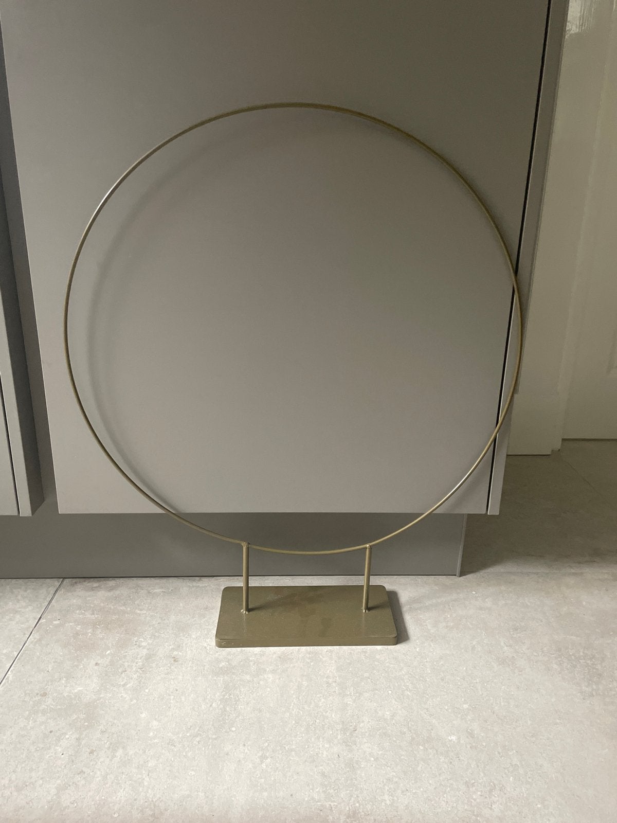 Gouden ring op standaard voor droogbloemen, Huis en Inrichting, Woonaccessoires | Overige, Ophalen, Zo goed als nieuw, Goud, Metaal