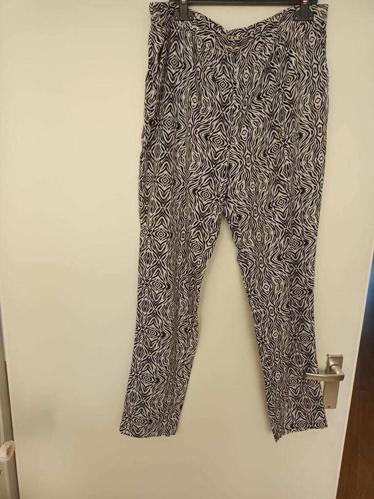 Zwart-wit gestreepte broek met zebraprint - Maat M, Zwart, Maat 42/44 (L), Ophalen of Verzenden, Zo goed als nieuw
