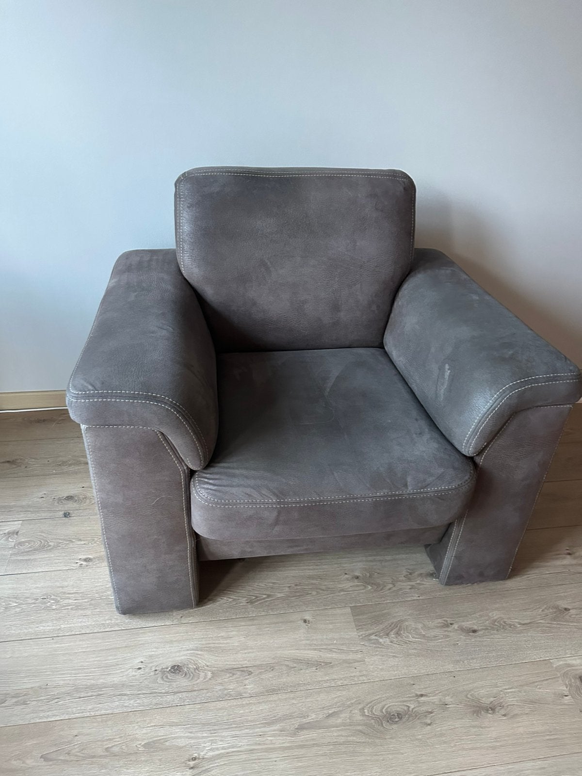 Fauteuil grijs stof. Grote luie armstoel, Huis en Inrichting, Fauteuils, Ophalen, 75 tot 100 cm, Zo goed als nieuw, Stof