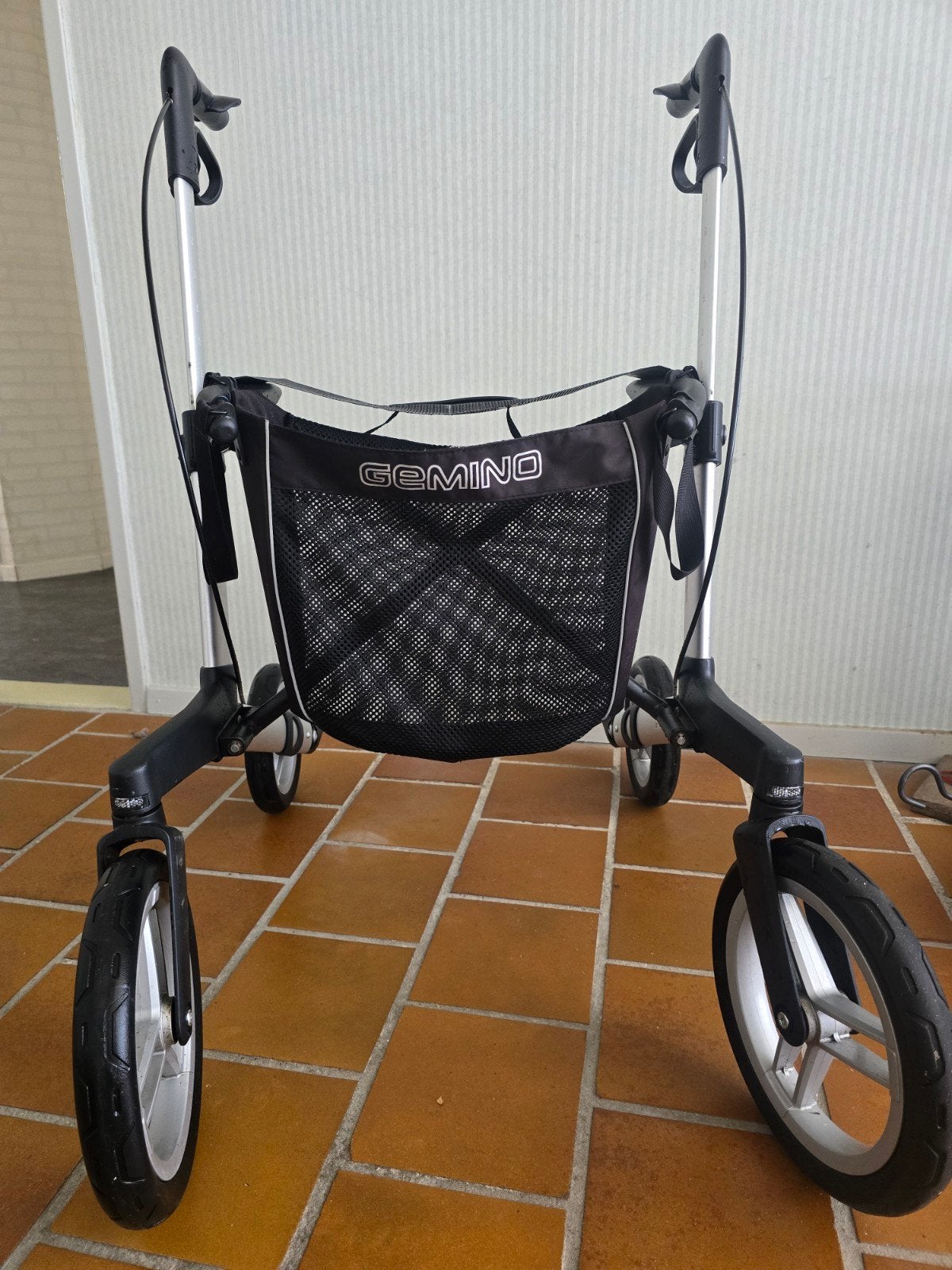 Rollator Gemino 60 Zilverkleur, lichtgewicht, stevige banden, Diversen, Rollators, Lichtgewicht, Ophalen