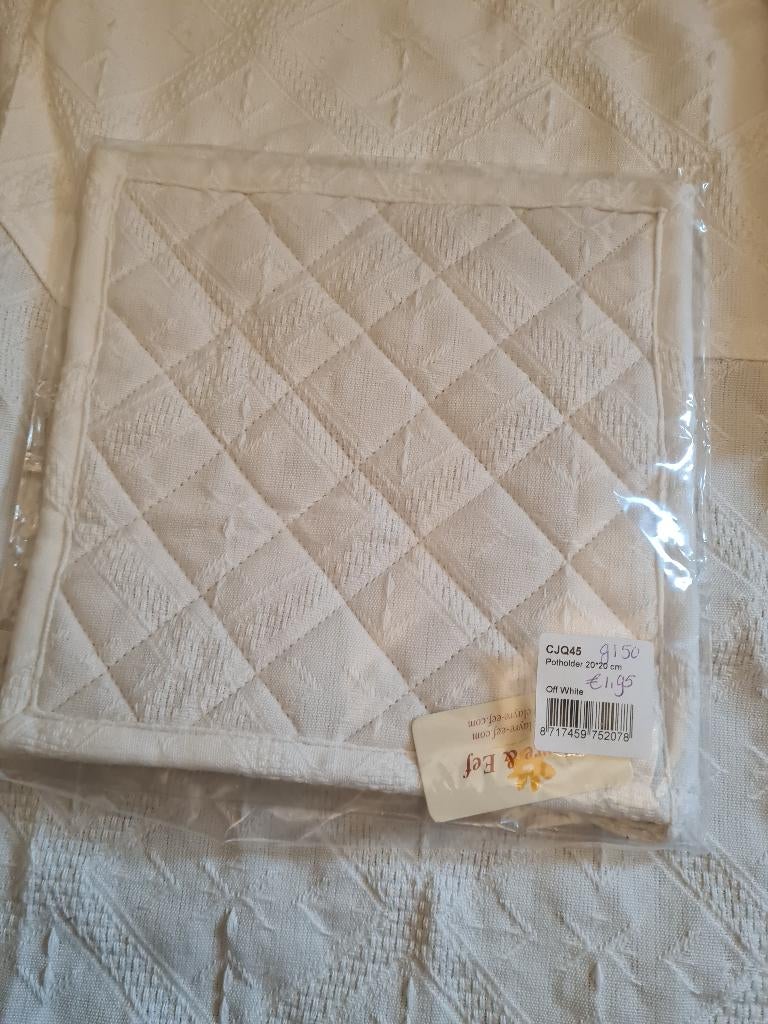 Nieuwe off white pannenlap Clayre & Eef p/st 1,95, Heikant 21 Kaatsheuvel, Wit, Overige typen, Belle Vieille Brocante