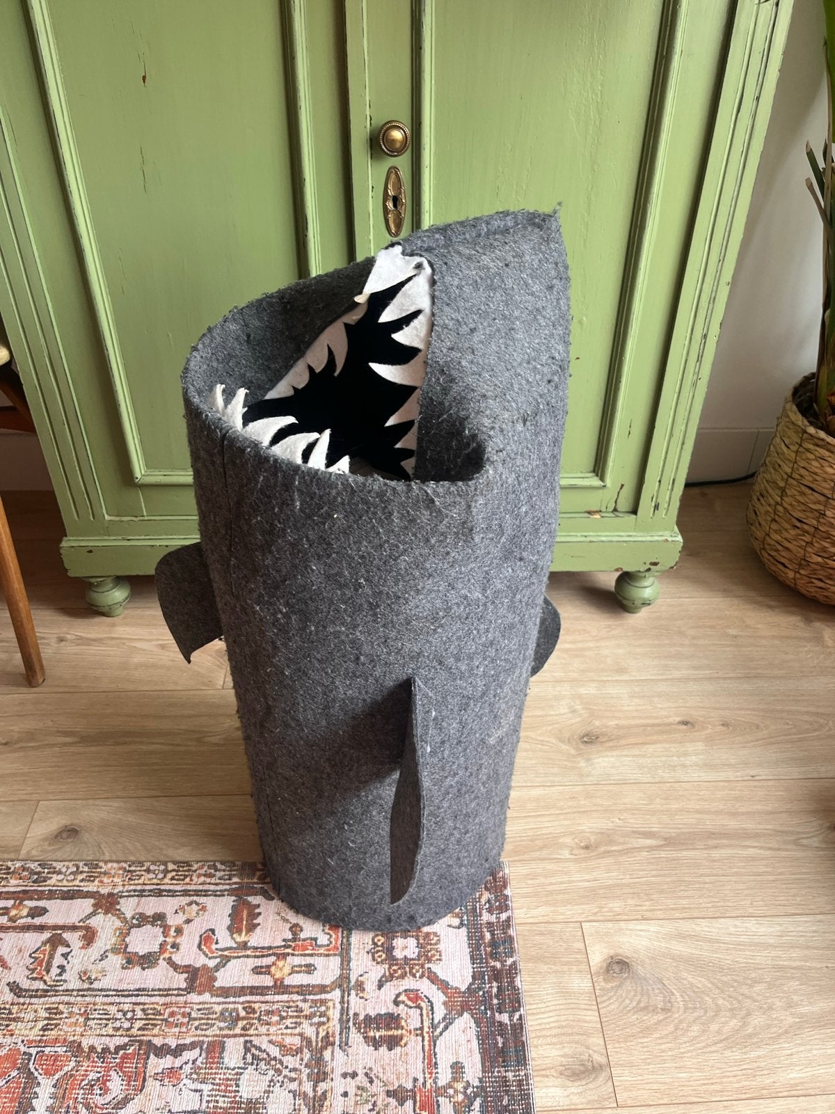 Leuke wasmand / speelgoedmand in haai design, Ophalen, Gebruikt, Overige stijlen, Grijs