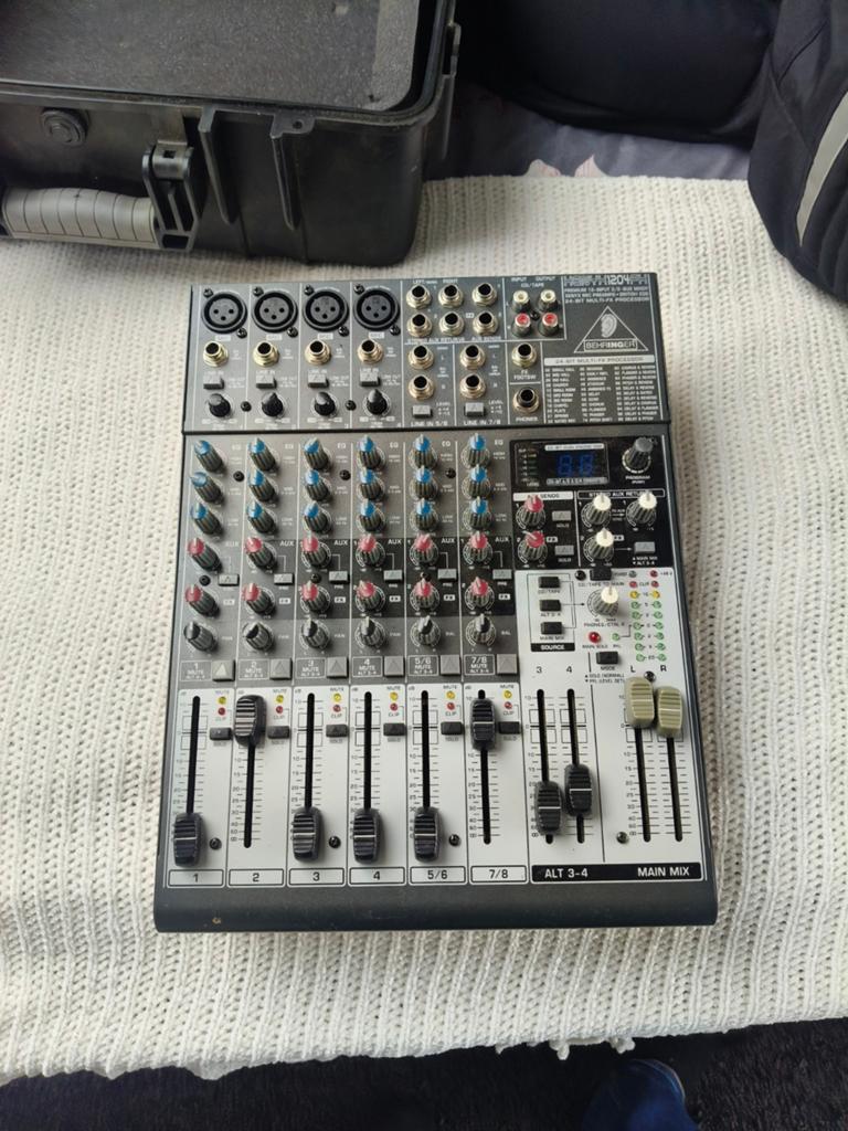 Behringer Xenyx 1204FX Mixer met FX en koffer, Muziek en Instrumenten, Mengpanelen, Ophalen, Gebruikt, 5 tot 10 kanalen, Microfooningang