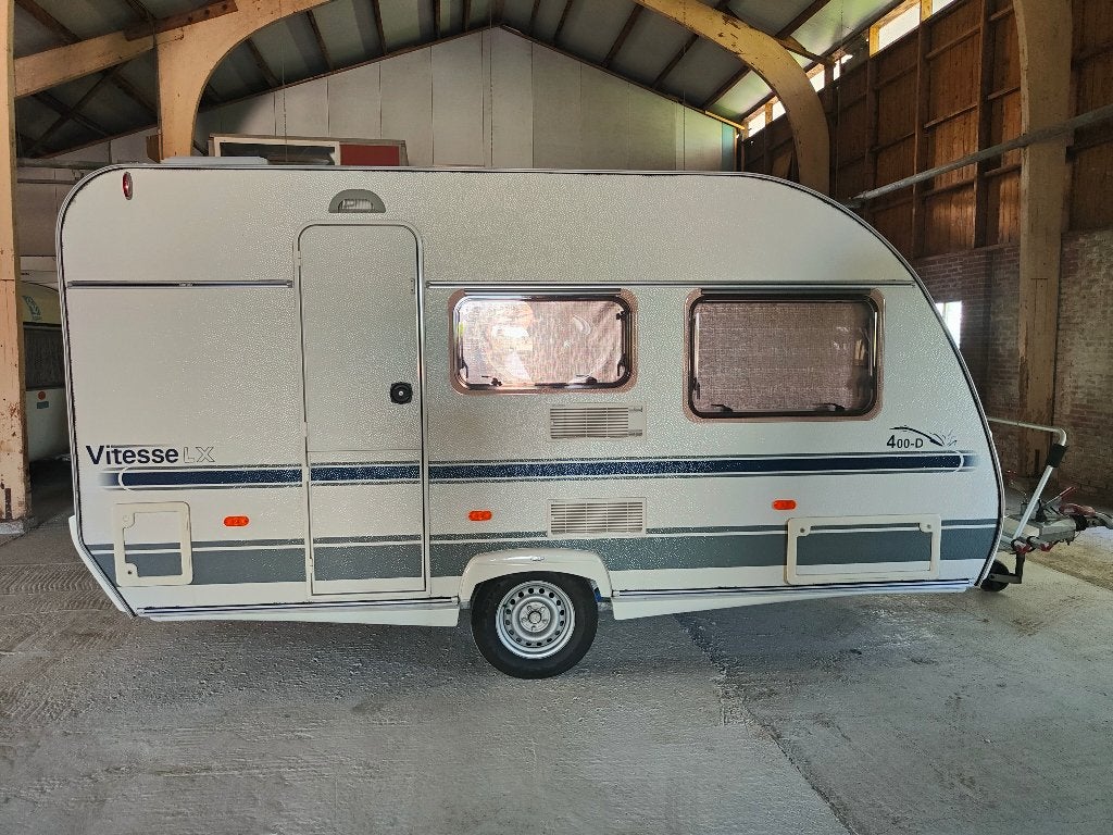 Caravan Beyerland Vitesse 400 -D Dwarsbed/Treinzit/Toilet, Caravans en Kamperen, Caravans, Treinzit, 750 - 1000 kg, Particulier
