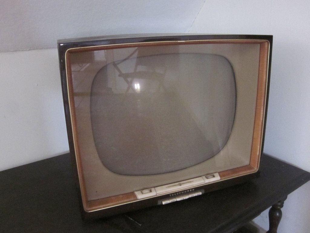 2 antieke TV, Ophalen