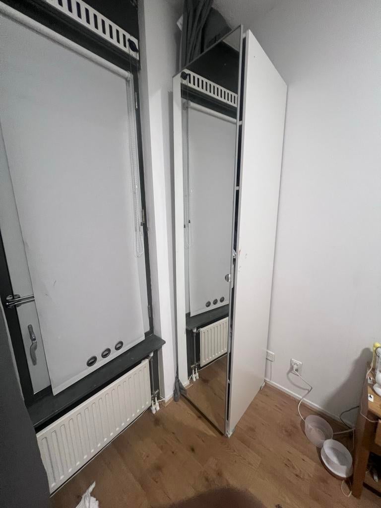 Witte kledingkast 230x50 met spiegeldeur, Ophalen, Minder dan 50 cm, Gebruikt, 200 cm of meer