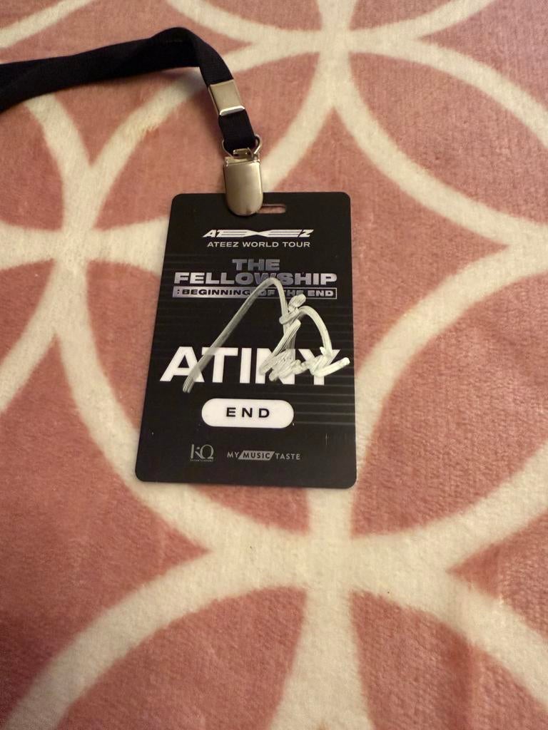 SIGNED Ateez San The Fellowship Beginning of the End lanyard, Ophalen of Verzenden, Zo goed als nieuw, Foto of Kaart, Gesigneerd