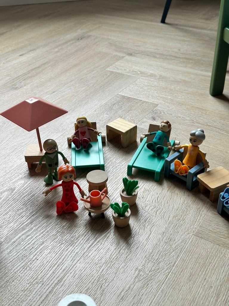 Poppenhuis + poppen meubels toebehoren interieur speelgoed, Ophalen of Verzenden, Zo goed als nieuw