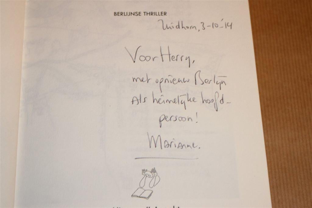 In de Schaduw van Marlene Dietrich — Vogel — Gesigneerd, Boeken, Ophalen of Verzenden, Gelezen