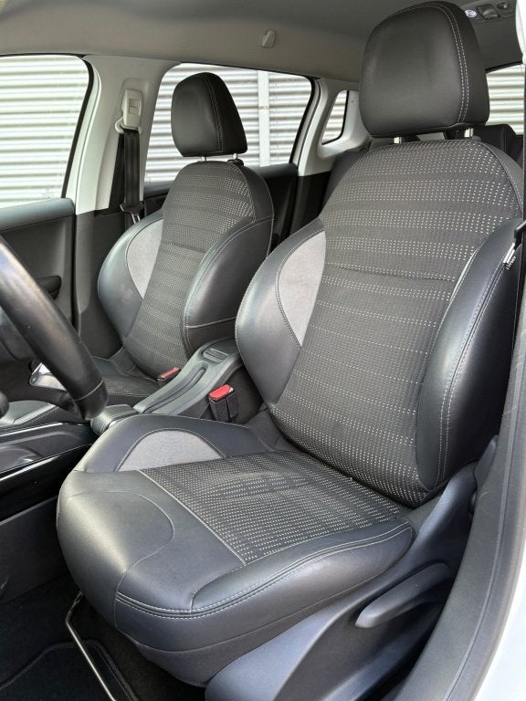 Foto 12 van Peugeot 2008 1.2 PureTech Allure Distributie V.V AUTOMAAT Xe