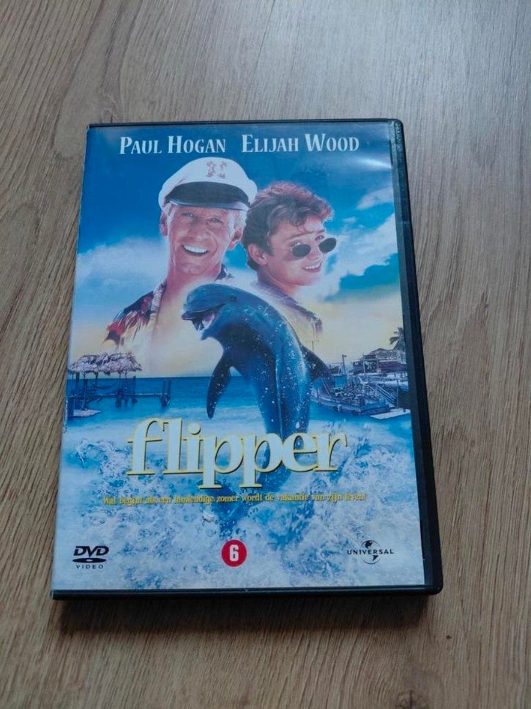 Flipper dvd. Paul Hogan. Elijah Wood., Ophalen of Verzenden, Zo goed als nieuw, Familie, Film