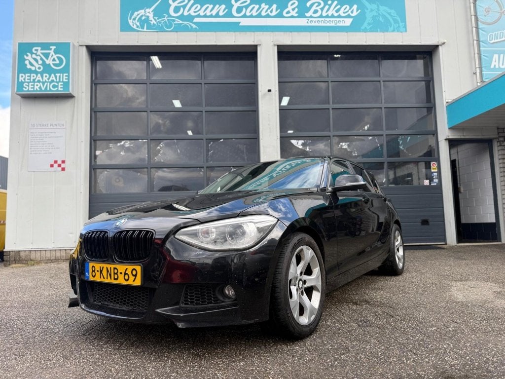 BMW 1-serie 116i Business (bj 2011, automaat), Auto's, Euro 5, Gebruikt, 4 cilinders, Zwart