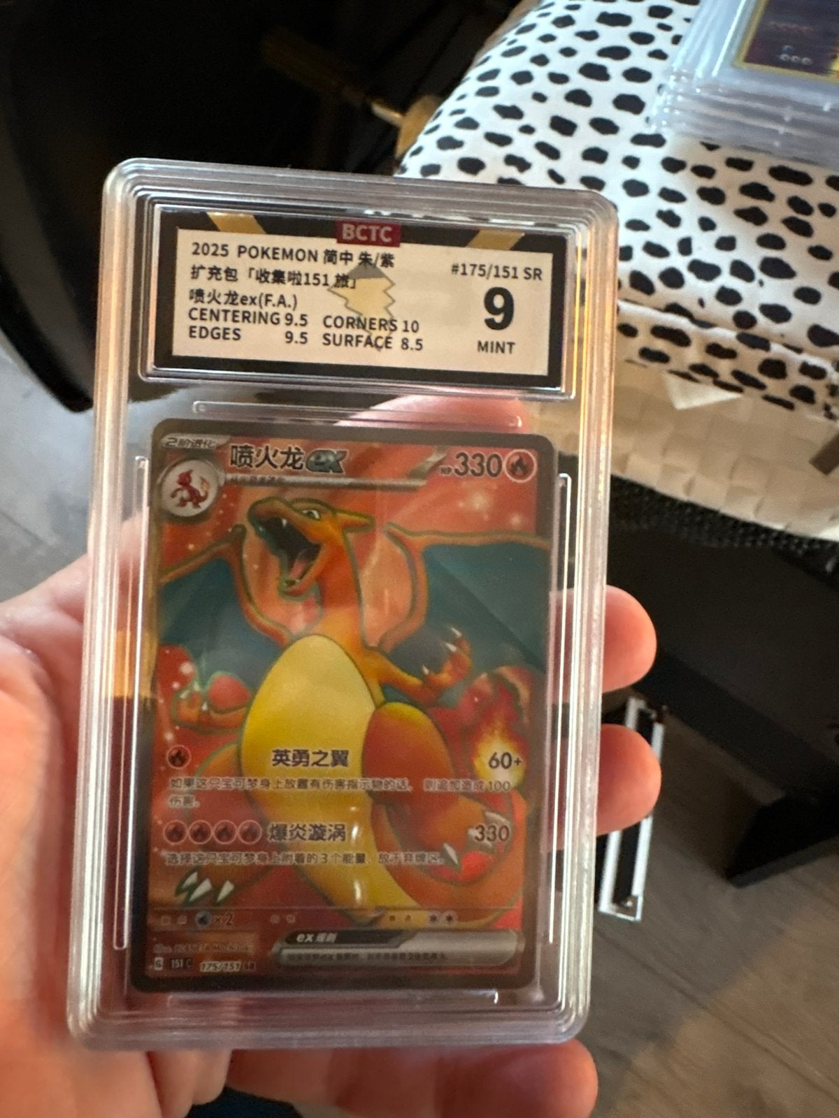 Charizard ex 151 grade 9, Ophalen of Verzenden, Zo goed als nieuw, Meerdere kaarten, Foil
