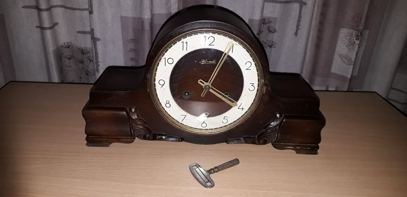 Houten schoorsteenpendule merk Hermle., Ophalen
