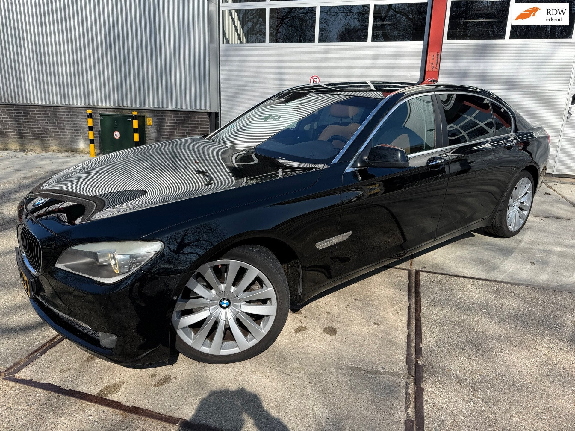 BMW 7-serie 750Li High Executive NIEUWE APK FULL OPTIONS, Auto's, Euro 5, Achterwielaandrijving, Gebruikt, 8 cilinders
