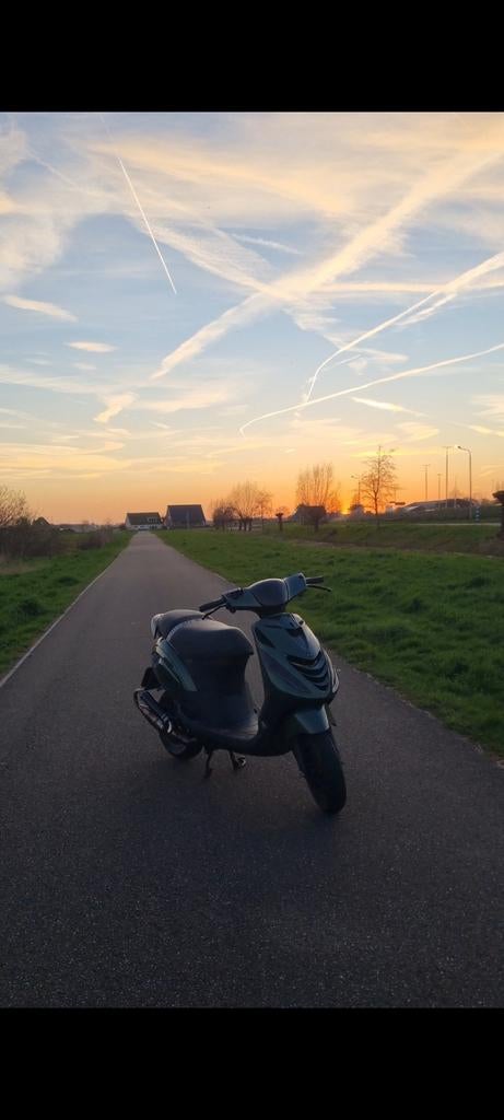 Piaggio zipp 70cc full revisie ( setup laatste foto!!!), Fietsen en Brommers, Scooters | Piaggio, Ophalen, Tweetakt, Zo goed als nieuw