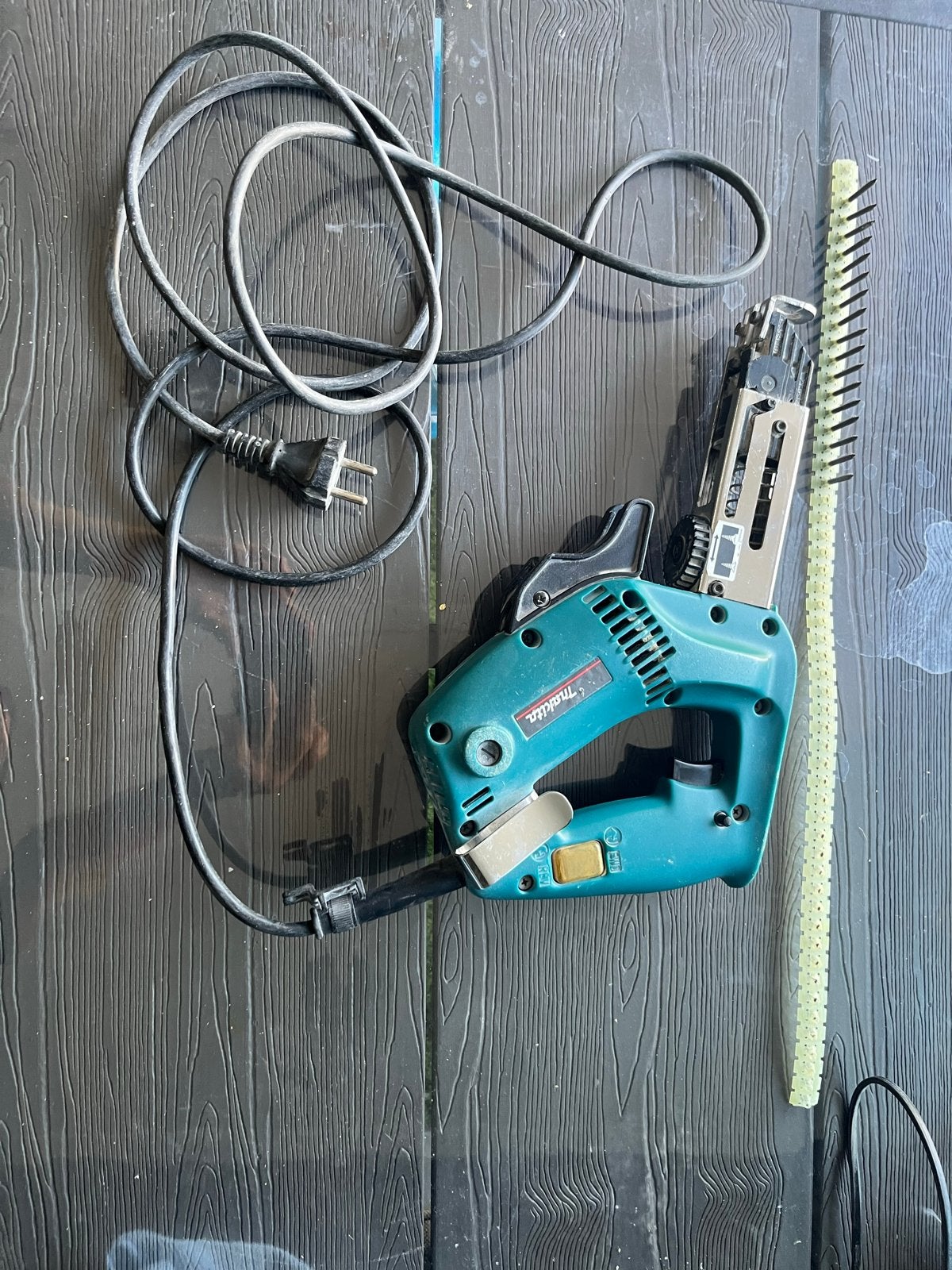 Makita Schroefmachine met schroefband, Ophalen of Verzenden, Gebruikt, Boor- en Schroefmachine