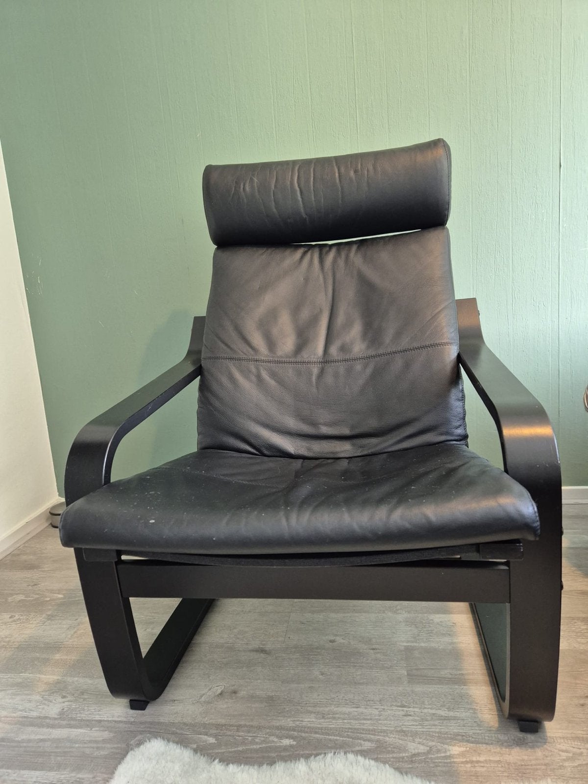 IKEA POÄNG Zwarte Leren Fauteuil met Houten Frame, Ophalen, Gebruikt, 75 tot 100 cm, 50 tot 75 cm